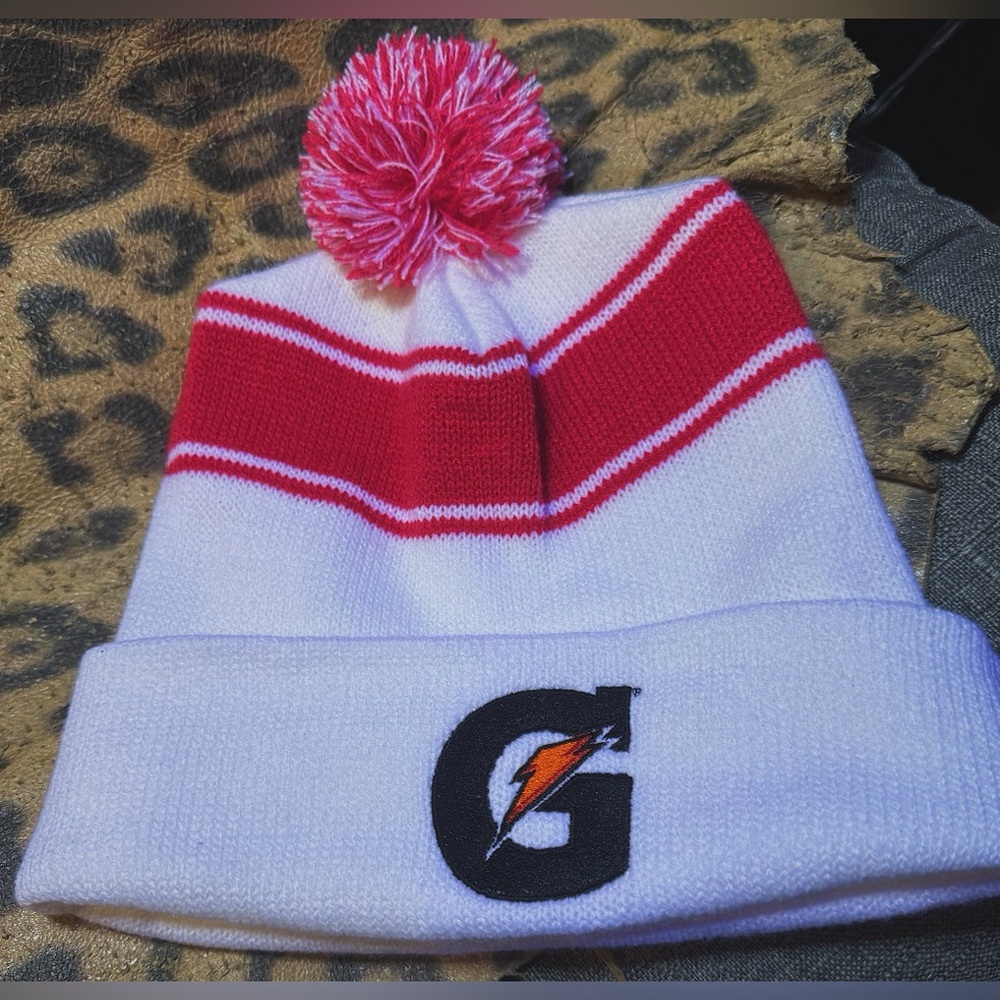 Sport-Tek Gatorade Women’s Pink & White Knit Beanie w/ spunky Pom-Pom